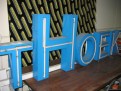doosletters met neon t'Hoek